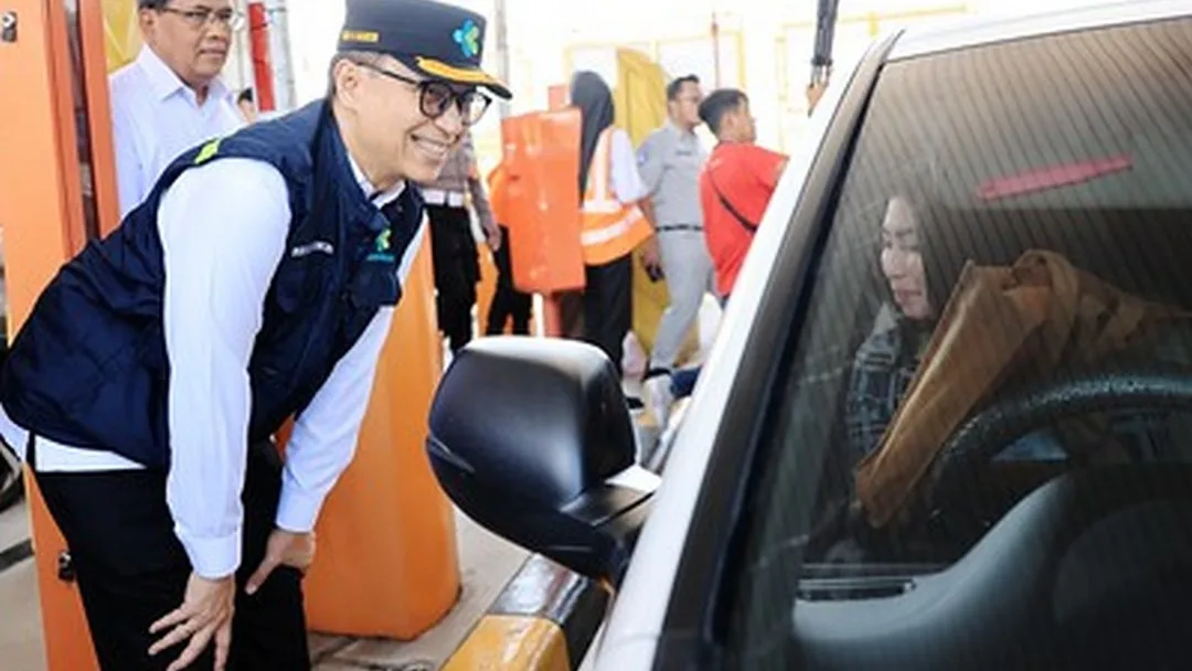 Kapolri Pimpin Pelepasan One Way Nasional, Menkes Tinjau Pos Kesehatan Pastikan Pemudik Aman dan Sehat